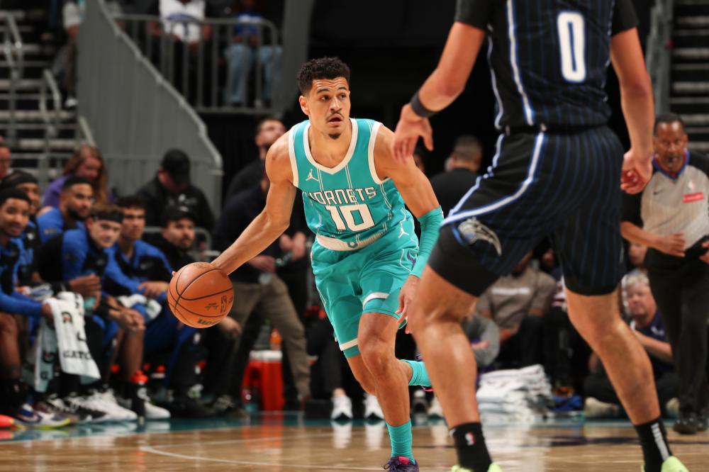 球风扎实！王俊杰16分助队双杀委内瑞拉 末节上演“金鸡独立”式背身单打